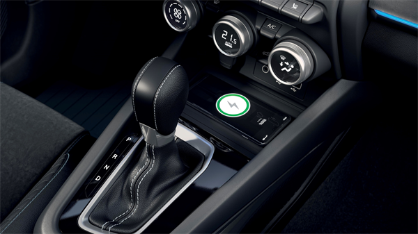 Renault Arkana E-Tech full hybrid - inductive wireless charger and dashboard